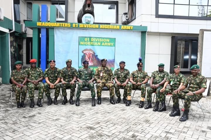 COMMANDANT ORDNANCE SCHOOL CONDUCTS FAMILIARIZATION VISITS TO HQ NACST AND HQ 81 DIV NA FB IMG 1781730821231
