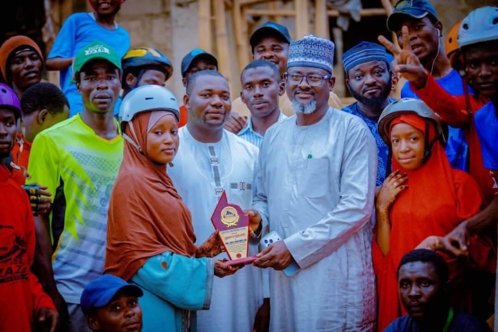 JAGA’S ROUTINE: JAGA REAFFIRMS COMMITMENT, SUPPORT’S YOUTHS SPORTS WITH ₦250.000 DONATION. FB IMG