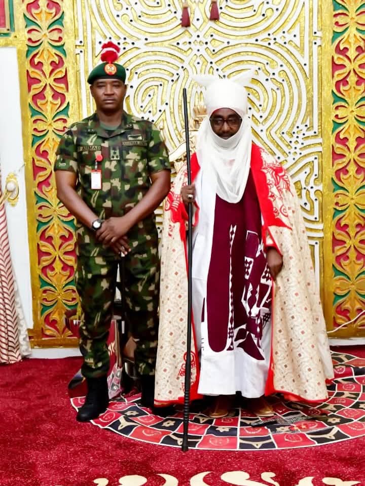 COMMANDANT DEPOT NIGERIAN ARMY ZARIA PAYS COURTESY VISIT TO THE EMIR OF ZAZZAU… Receives guided tour of the Emir’s palace FB IMG