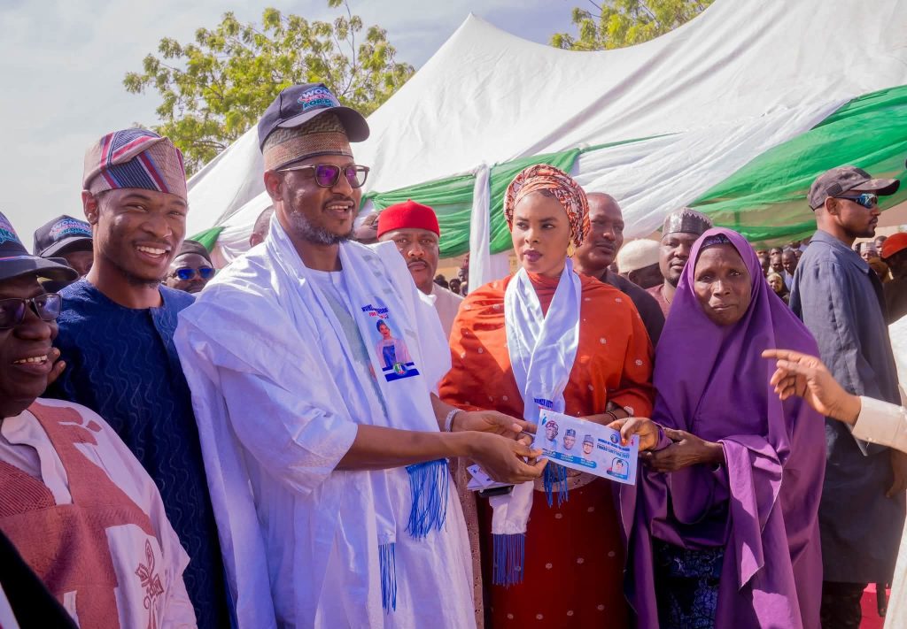 Gov. Radda Pledges Hospital, Streetlights, Road Improvements for Yar’Barza Community FB IMG