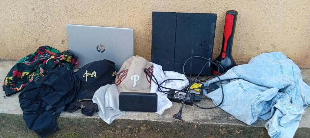 AKWA IBOM POLICE COMMAND ARRESTS SUSPECTED ARMED ROBBER RECOVERS STOLEN ITEMS IMG 20260829 WA0019